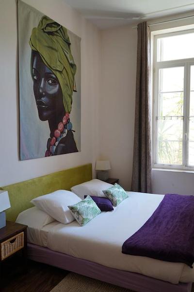 هتل کرویکس بارانن