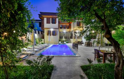 هادریان گات هتل