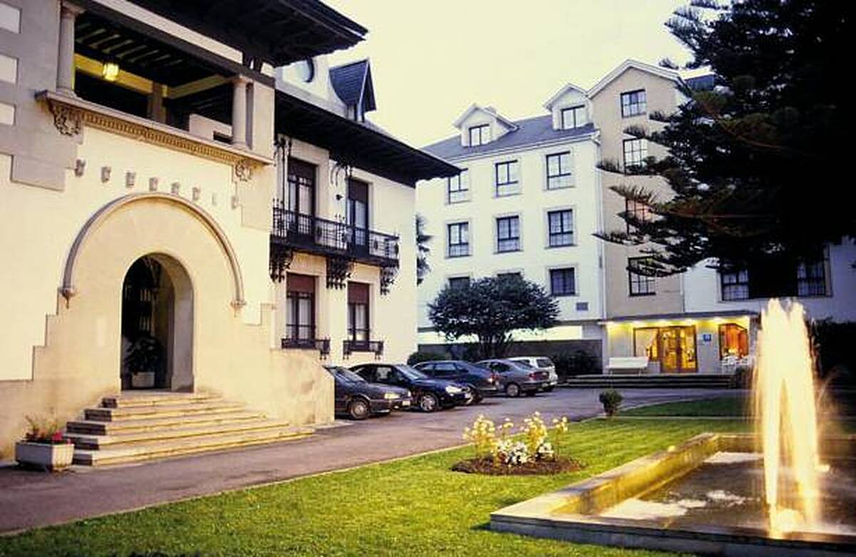 Palacio Arias and Hotel y Apartamentos Arias