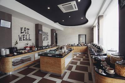 گولدن تولیپ اسنتیال بلیتونگ هتل