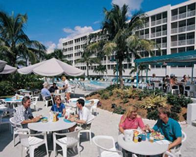 پینک شل بیچ ریزرت اند مارینا