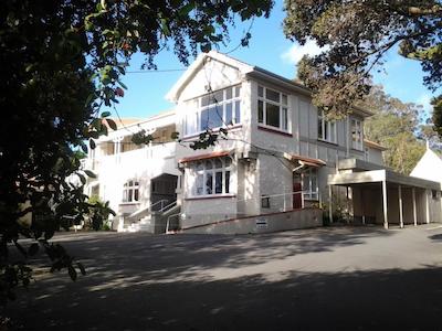 هیکورانجی استپلاس-هستل