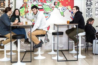 د ریور هستل