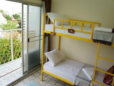 بان بورن خاوسان