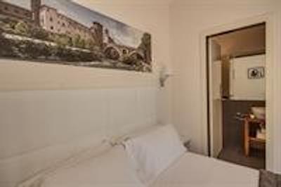 تریتون تپ هوس