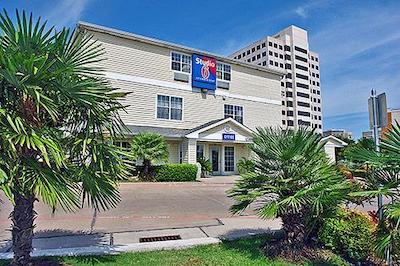 استودیو 6 دالاز-ریچاردسُن/نرد