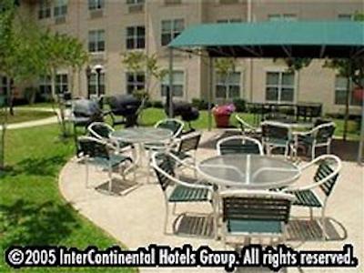 کاندلوود سویتز دالاز مارکت سنتر-لو فیلد