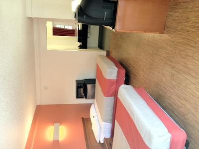 متل 6 دالاز-مارکت سنتر