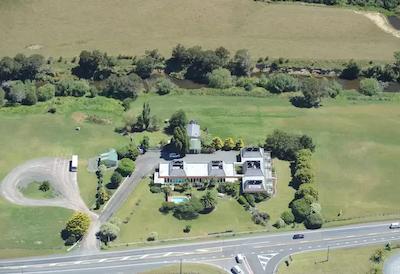 ب اُف ایسلاندز کونتری لج متل