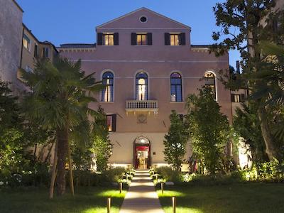 پالازو ونارت لوکسوری هتل