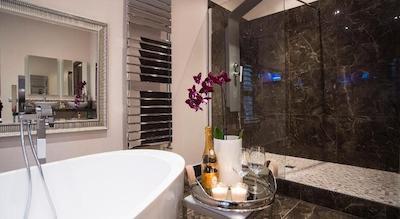 کلنا 18 گوست هوس