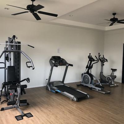 سیوانا گاردنز پول ویلاز