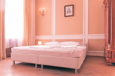 اروم هتل آن کیتی گورود