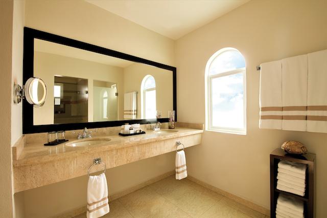 هیدن بیچ او ناتورل ریزرت بای کاریسما