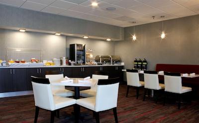 رادیسن هتل اُاکلاند آیرپرت