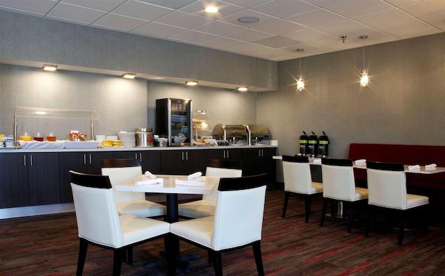 رادیسن هتل اُاکلاند آیرپرت