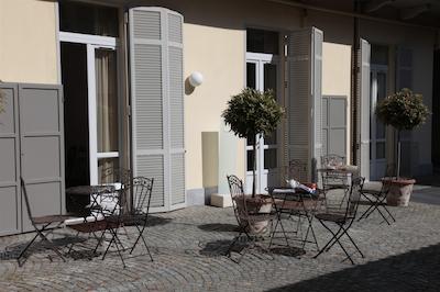 سانتا جیولیا ارت اند وین رسیدنس