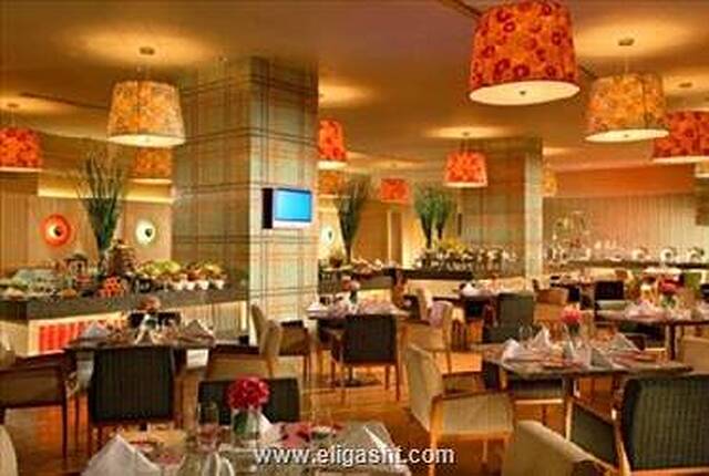 فور پوینتس بای شرایتون شانگهای، دنینگ