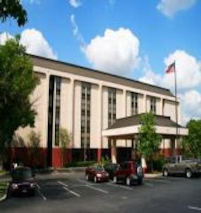 هامپتون این لکسینگتون ای 75