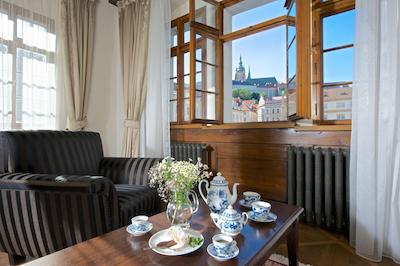 رسیدنس دری گولدن کرونز