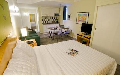 اسلاویرو اسنتیال کوریتیبا شپینگ سویتز