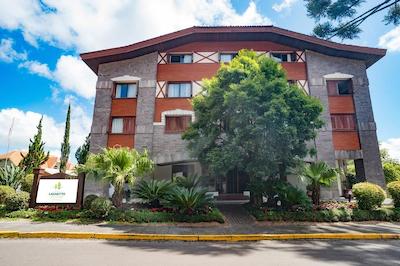 پردیجی هتل آلپنهاوز گرامادو