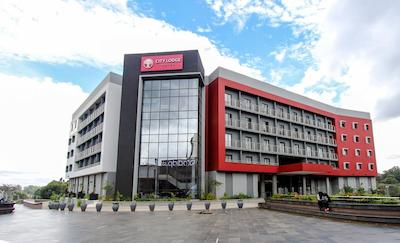 سیتی لج هتل ات توو ریورز مال