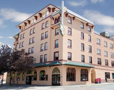 د پلازا هتل