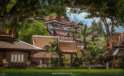 تاورن بیچ ویلیج ریزورت اند اسپا پاکت