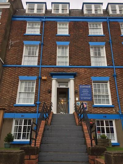 کلیفسید گوست هوس اند اکسپرینس