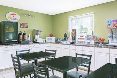 سوپر 8 کانساز سیتی آیرپرت