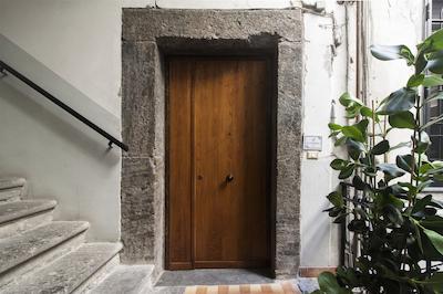 الئونراز سویتز ناپلز