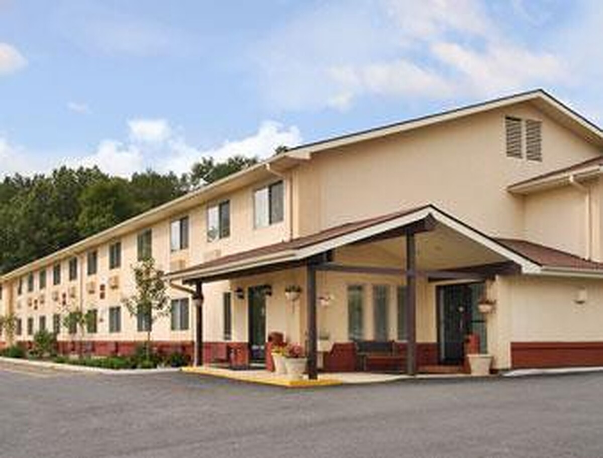Super 8 Newburgh-West Point Stewart Intl Airport