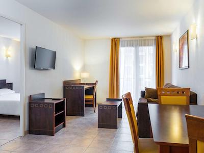 اپاردتل اداجیو اکسز نیس اکرپلیز