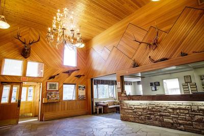 مونتینیر لج