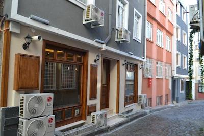 کنستانتیلوپلیس هتل