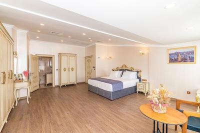 سیزن بوراک هتل