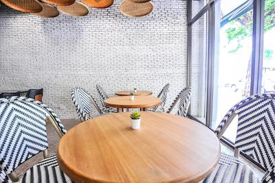 ۷ دیز پریمیوم ات آیکونیسم استیشن