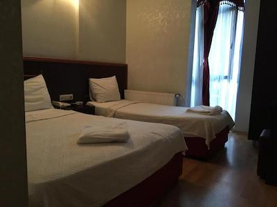 رد وایت هتل