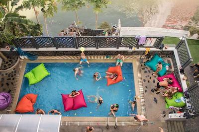 مد مانکی بانگوک هاستل ادالتز اونلی