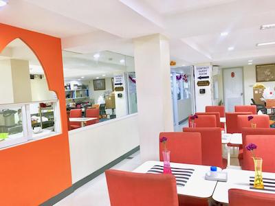 نانا بست این