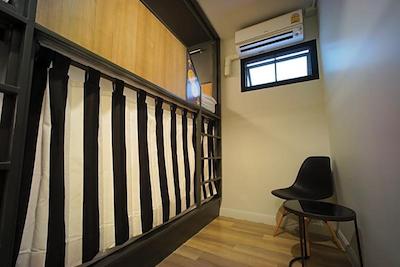 بی آر بی هاستل بانکوک سیلوم