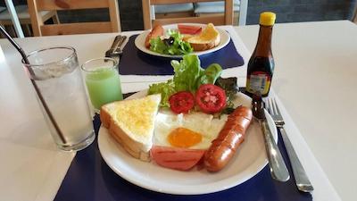 ایت تینگ کافه اند هاستل