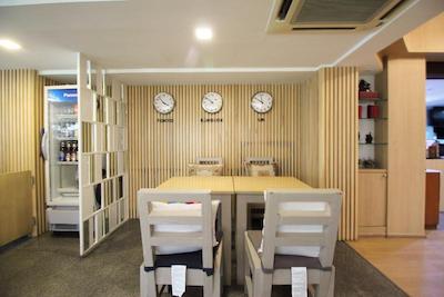 او وای او 482 پنی لاج کائوسان