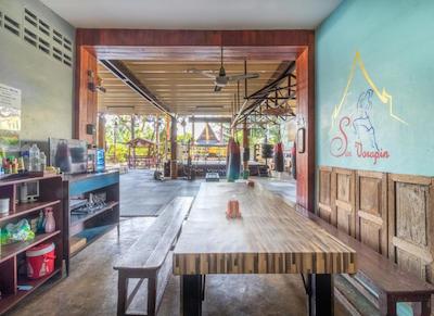 سور ووراپین تای هوم