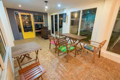 تی سمی هاوس هاستل