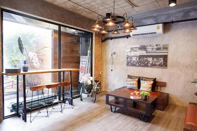 یوتاکا د هاستل بانگوک