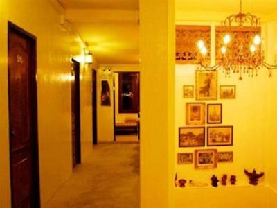 ییها بانگوک ایرپورت هاستل