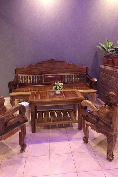 د لاکی کاتا هاستل