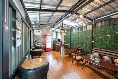 د الی هاستل بیسترو